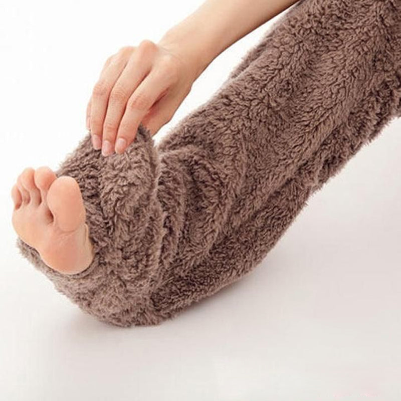 Pantoufles mignonnes chaussettes PlushWarmth.