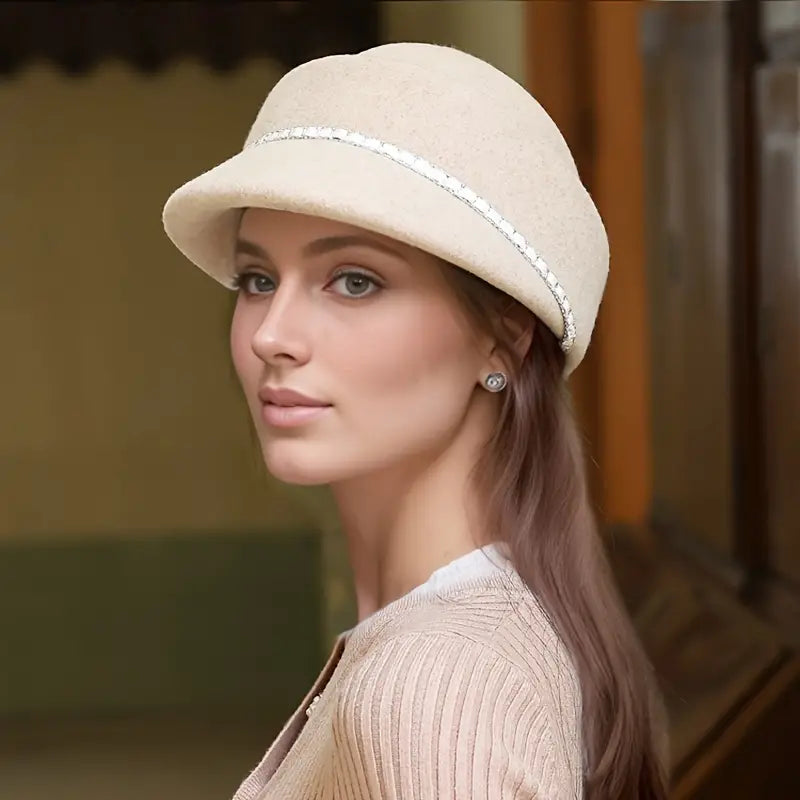 Chapeau Cloche en Laine Élegant avec Décoration Feuille et Perle