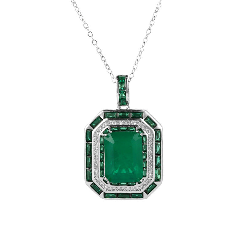 COLLIER ÉMERAUDE ÉNIGMATIQUE