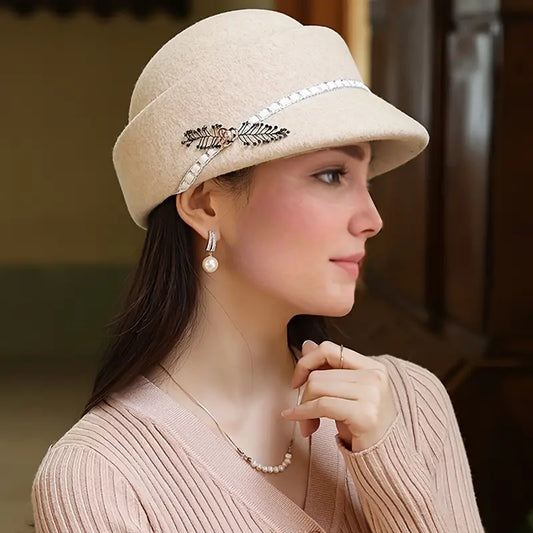 Chapeau Cloche en Laine Élegant avec Décoration Feuille et Perle