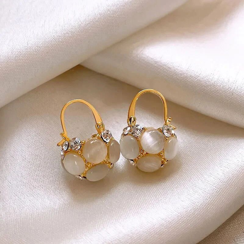 Boucles d'Oreilles Élégantes en Or avec Pierres Blanches