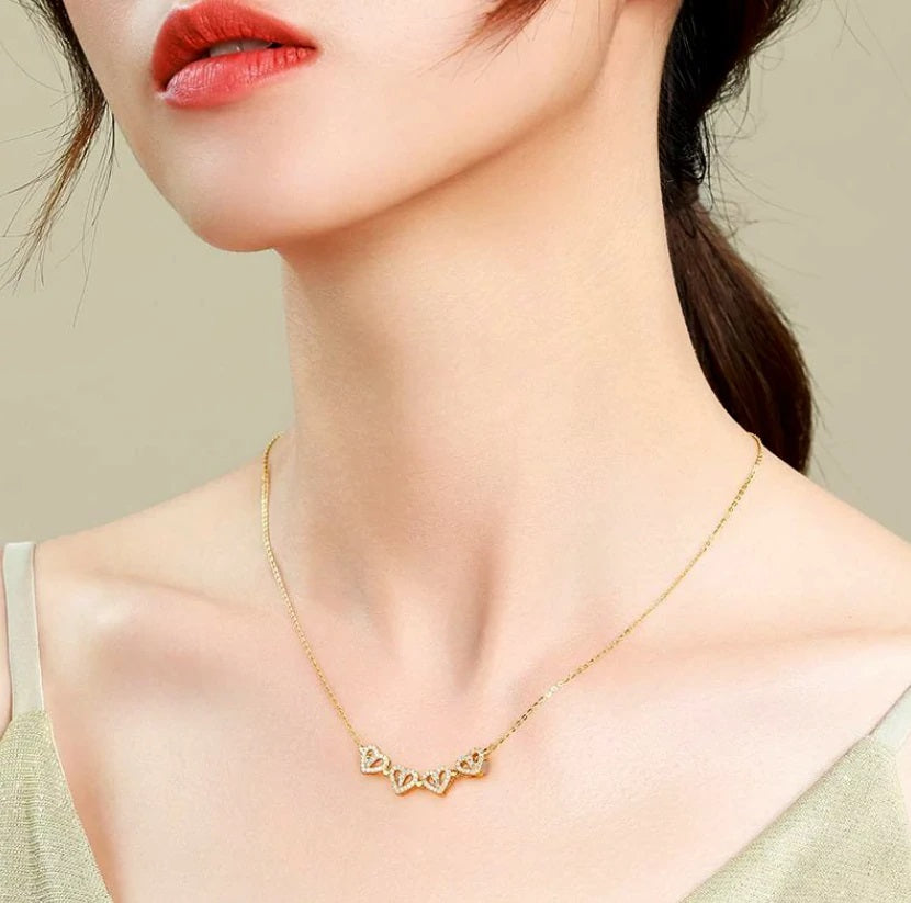 Collier en forme de cœur à quatre feuilles