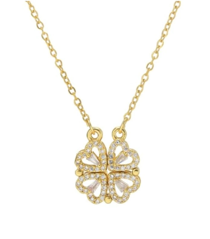 Collier en forme de cœur à quatre feuilles