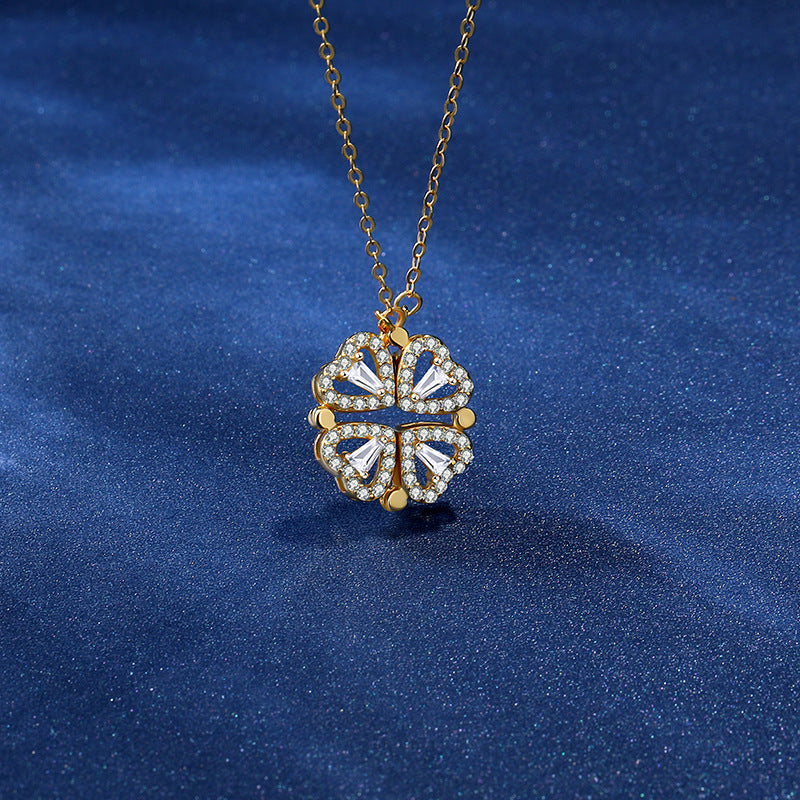 Collier en forme de cœur à quatre feuilles